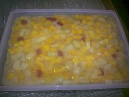 crema de pruta - refrigerated cake with layers of graham crackers and yema. Yema is a Filipino sweet made from condensed milk and egg. Then, fruits on top with gelatin. so yummy!