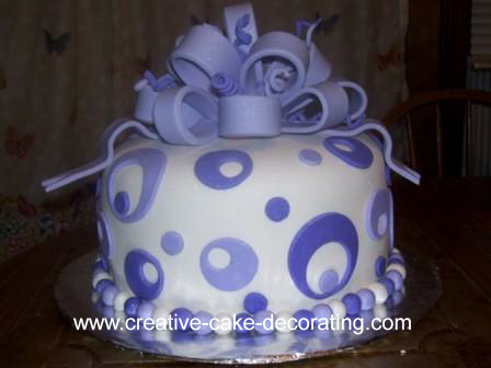 Nice Fondant cake - Love to make cakes like this one day.