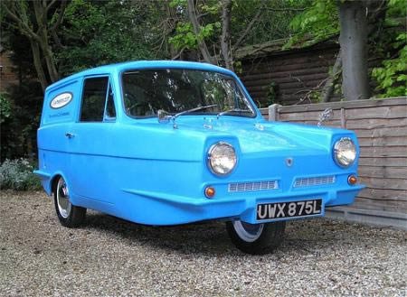 who's car is this?? - funny blue car