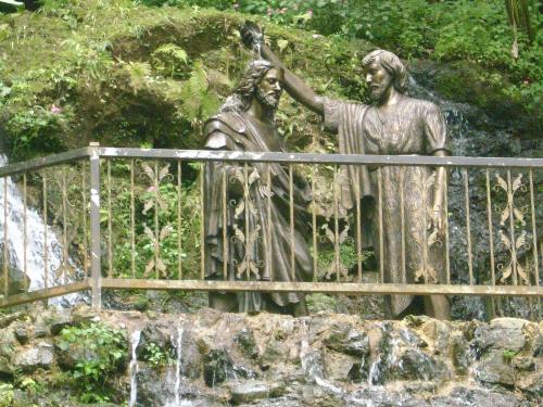 John the Baptist and Jesus - This is a picture of a statue of John the Baptist baptising Jesue. This statue is in Maicaw, Puerto Rico.