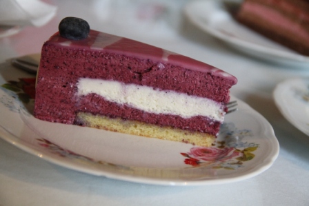 Blueberry cake - Cake with blueberries and cream