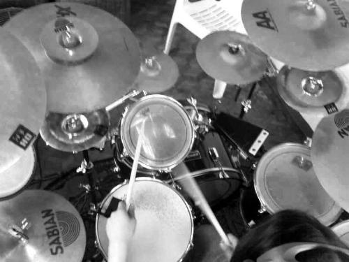 set - a drum kit set.