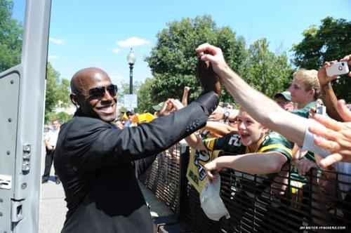 The Fans - Donald Driver thanking the fans that where outside the White House last week.