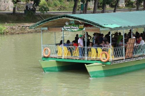 Laboc River Floating Restaurant - Floating Restaurant