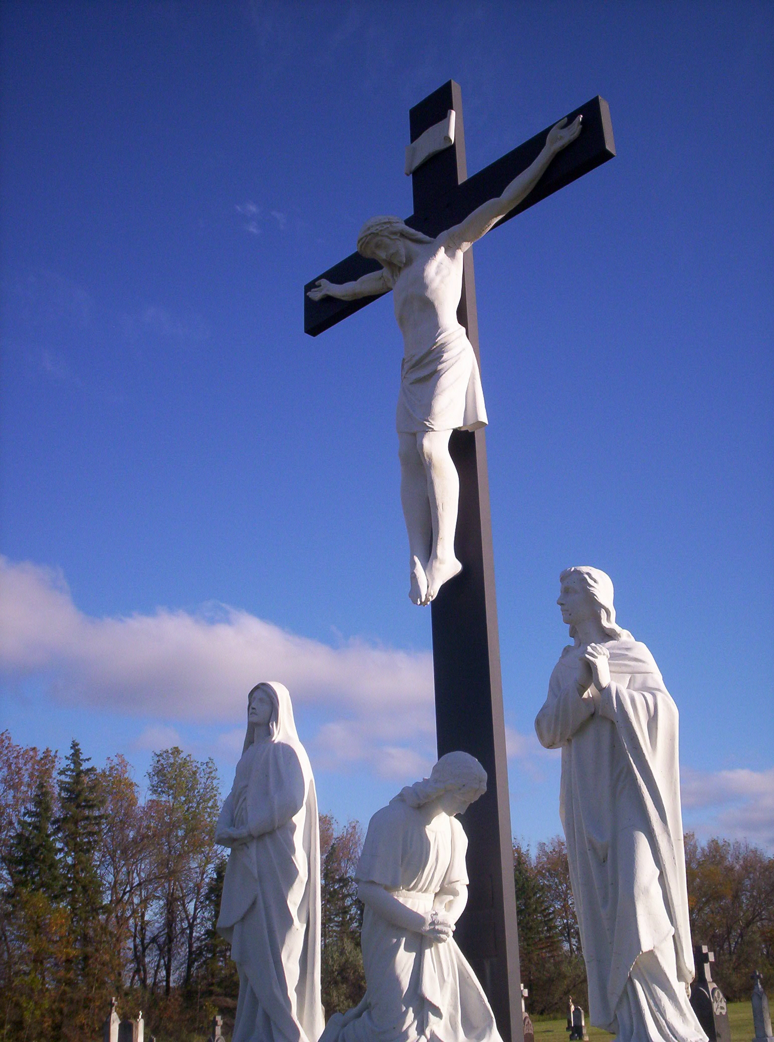 Statue in Graveyard - THis is a lovely picture I took in an old graveyard.