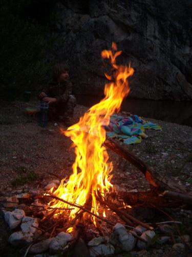 camp fire in Cheile Nerei - Romania - camping in Cheile Nerei