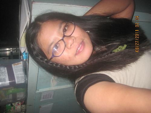 this is how i look when my eyes hurt - I used my eyeglass when my eyes hurt... i think i look good hehehehe