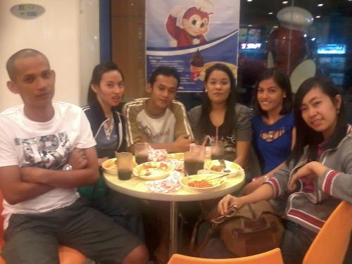 High School Batch - While in Jollibee waiting for another classmate who was trying his best to come as soon as possible but was caught up in traffic. :) Not too bad for we had the time to catch up with each and everyone's life's update!