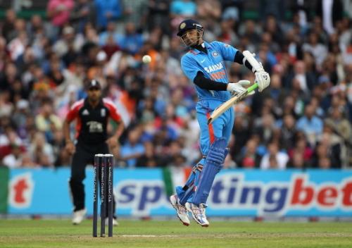 Rahul dravid T20 International debut - Rahul dravid T20 International debut made the international t20 debut for INDIA by slicing the ball. He scored 31 of 21 ball with 3 huge sixes.