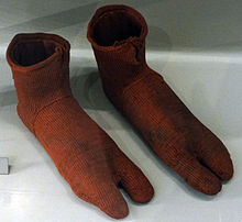 Early sox - These are early shoes from anicent time! They were found in Egypt~ They only have two toes because they were worn with scandels! CrazY!