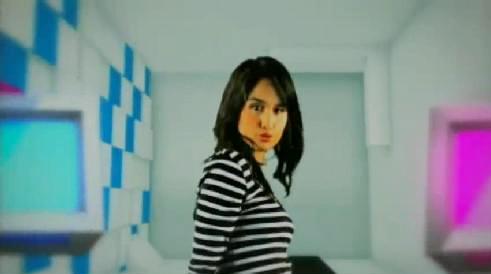cinta laura clip - in her video clip, she wearing her favorit dress