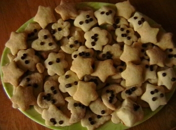 Piscoturi - the local form of the chocolate chips cookies