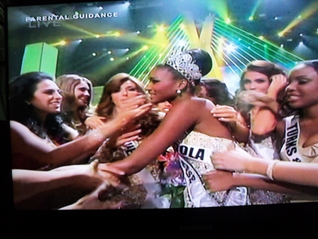 Ms. Angola won - Ms. Universe 2011 amidst her fellow candidates