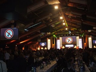 Lyoness sensation - Saturday 31.10.2009 in Hall Schwarzl Unterpremstattern Sensation Lyoness Austriaheld a special event attended by about 2,000 people in 16 countries, including Romania. Main guests: Dr. Manfred Hubert Freidl Winterheller and President Lyoness Holding Europe AG.