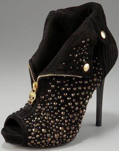 Sexy pair of boots - Black and beaded