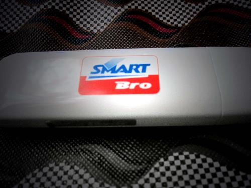 smart bro - a plug & play wireless connection gizmo. usb type internet connection. 