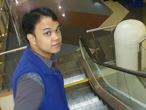 Where do I go? - Photo was taken by one of my fans that is stalking me then later sent me the picture via email. Location is Robinsons Galleria in Ortigas, Pasig City, Philippines.