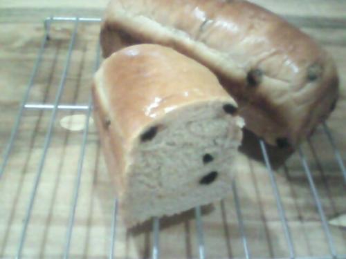 Raisin bread - yummy look at those raisins... =) arent they cute?