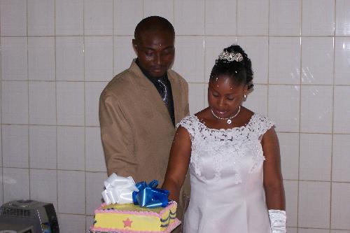 The couple - Cutting of the cake
