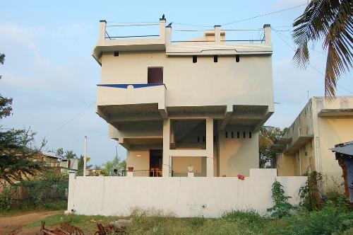 residence-1 - simple cantilevered spatial play