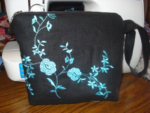 Embroidered Blue flower wristlet - Embroidered Blue flower wristlet. the size is 10X8 inches with a 6 inches handle. it's 18 dollar free shipping in the US. I can make 8X6 size if you like small one. all materials are new.