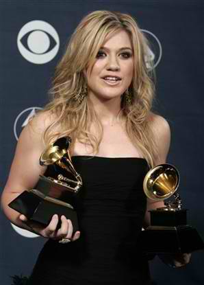 Kelly Carkson - Kelly received two awards during Grammy's! Kelly Carkson - Kelly received two awards during Grammy's!