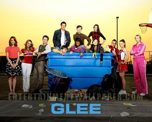 Glee Characters - Happiness comes when you do everything by heart!