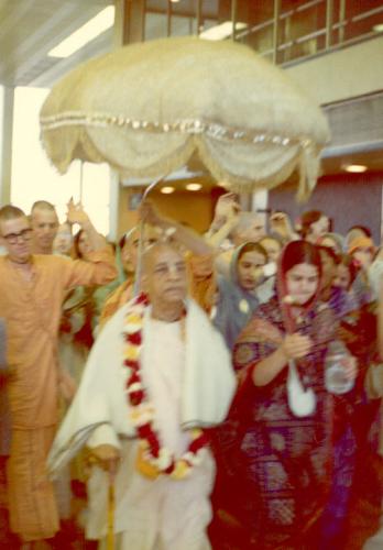 Srila Prabhupada with ambience - Srila Prabhupada with ambience