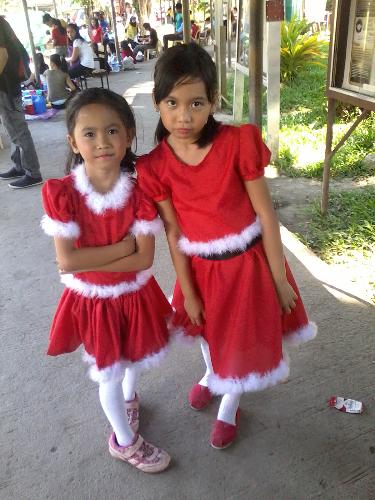 daughter - this is my daughter and her bestfriend..my daughter is the little one.. lol