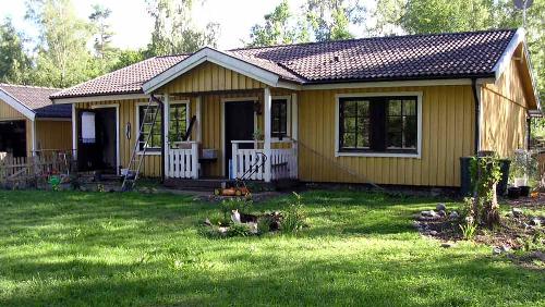 This is my house! - Here is a picture of my house, spring 2006.