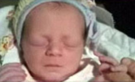 Ten day baby girl that died in washing-machine - Baby girl dies after her mother who was hooked on drugs put her in washing machine