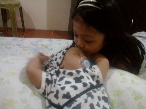 Baby - Daniella kissing baby Ellie