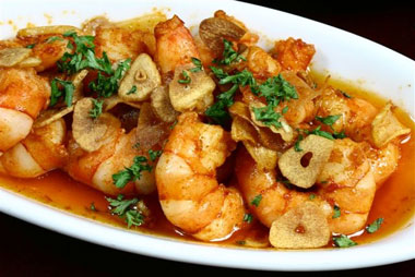 gambas al ajillo - wow this gambas really rocks although its not the spicy one still i like it! Its a gambas wich is more on herbs see the pics for more insights of this mouth watering food