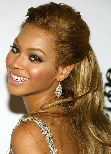 Beyonce - This right here is a picture of Beyonce looking fabulous like always! I got this photo from the website: www.sweetslyrics.com/Beyonce.html