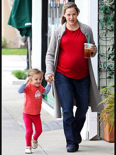 Jennifer Garner - Jennifer Garner and daughter Seraphina. Jen and Ben are going to have another baby girl soon!