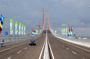 bridge suramadu in indonesia - long bridge suramadu located in indonesia