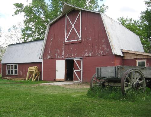 The Barn - I've had many many dreams about owning my own farm. One day when I get enough cash built up from slowly saving pennies I've have my own little farm where I can tinker, build what I dream, and live out the rest of my life. There's just something about an old barn like this one.