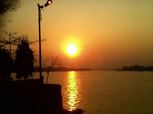 A great sunset captured by me. - A great moment captured by me. This is from beside the gana(indian river) at evening.
Dont you think it is a wonderful?