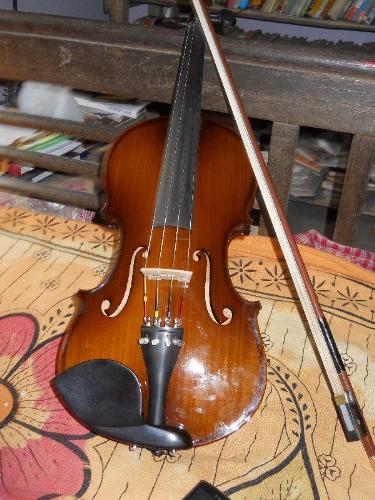my new violin - My new violin.... hehehe. my new violin - My new violin.... hehehe.