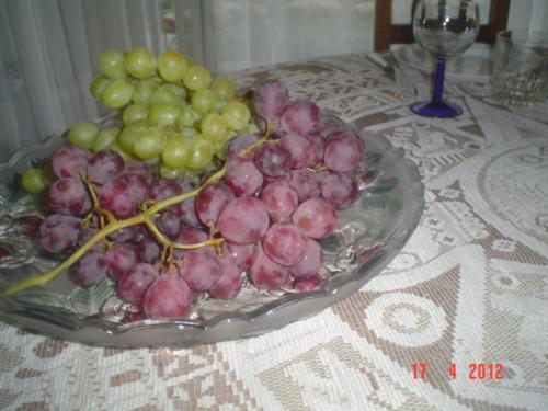 Chilean grapes - Very sweet and seedless grapes for a nice dessert.