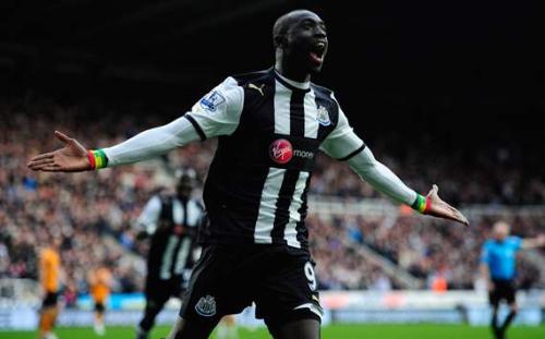 Papiss Demba Cissé - Papiss Demba Cissé (born 3 June 1985 in Dakar) is a Senegalese football striker who currently plays for Newcastle United and the Senegal national team.  Source: http://en.wikipedia.org/wiki/Papiss_Cissé