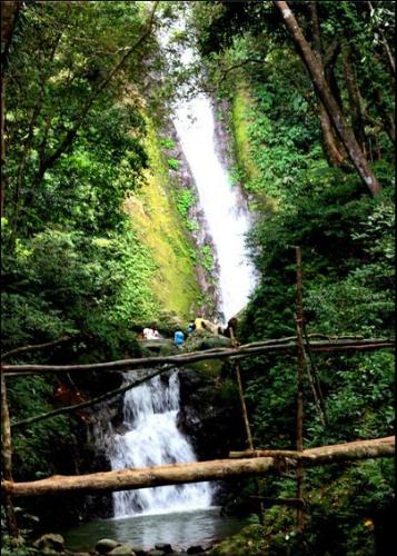 falls  - one of the places we have visited in our Ilocandia tour was this beautiful falls. :)