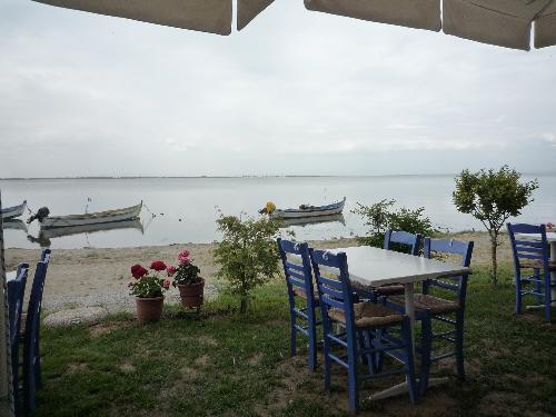 Eating by the sea... - This the place which also has fresh mussels and octopus.