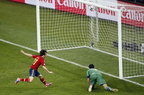 Spain played their best performance in the Euro 20 - Spain played their best performance in the Euro 2012 final against Italy.