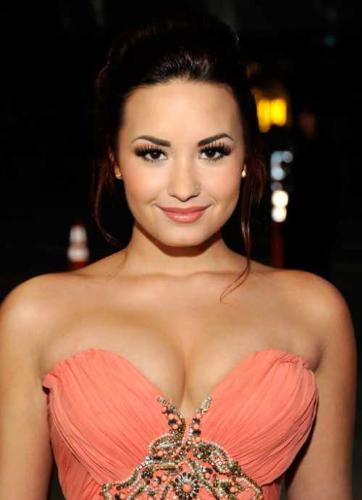 Demi Lovato, an inspiration - One of my inspirations to not be afraid to call for help.