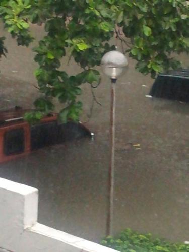 Flooding all over the metro - Vehicles stranded in them midst of the rising flood. Could anyone please help?