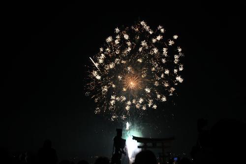 Miyajima Fireworks Display - This is a shot taken at Miyajima during its annual fireworks display. :)