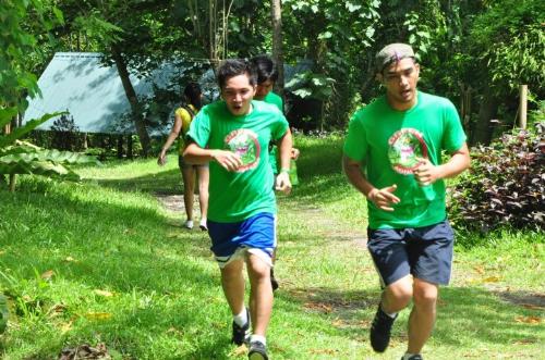 Chipester Khan leading the Green Monsters to victo - This is a picture of me leading my team the Green Monsters to victory in the Amazing Race.
That should explain why I wasn't able to post anything on Mylot for a couple of days. My body hurt and I was dead tired. Chipester Khan leading the Green Monsters to victo - This is a picture of me leading my team the Green Monsters to victory in the Amazing Race.
That should explain why I wasn't able to post anything on Mylot for a couple of days. My body hurt and I was dead tired.