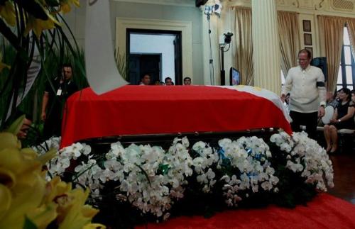 Sec Robredo&#039;s coffin - Sometimes we only see the beauty of a person when they&#039;re gone!