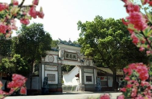 TaoHuaYuan - fairyland full of peach blossom - This is the main gate of Taohuayuan, charming .